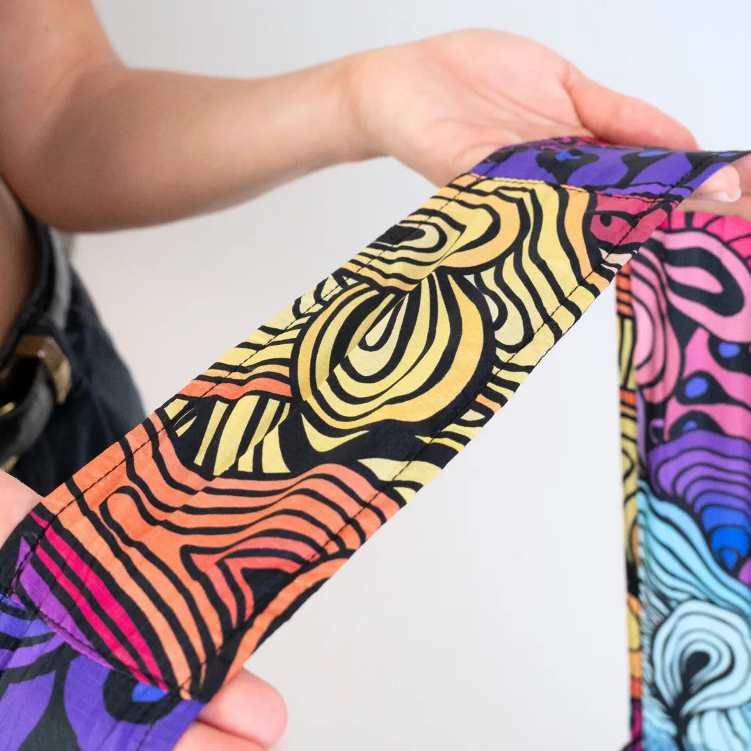 triple-layered broad handles make it easy to carry