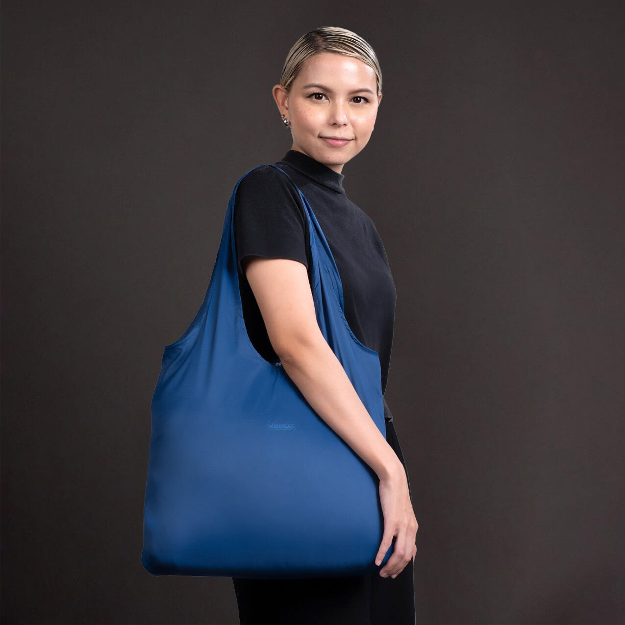 Woman with a blue sling reusable bag