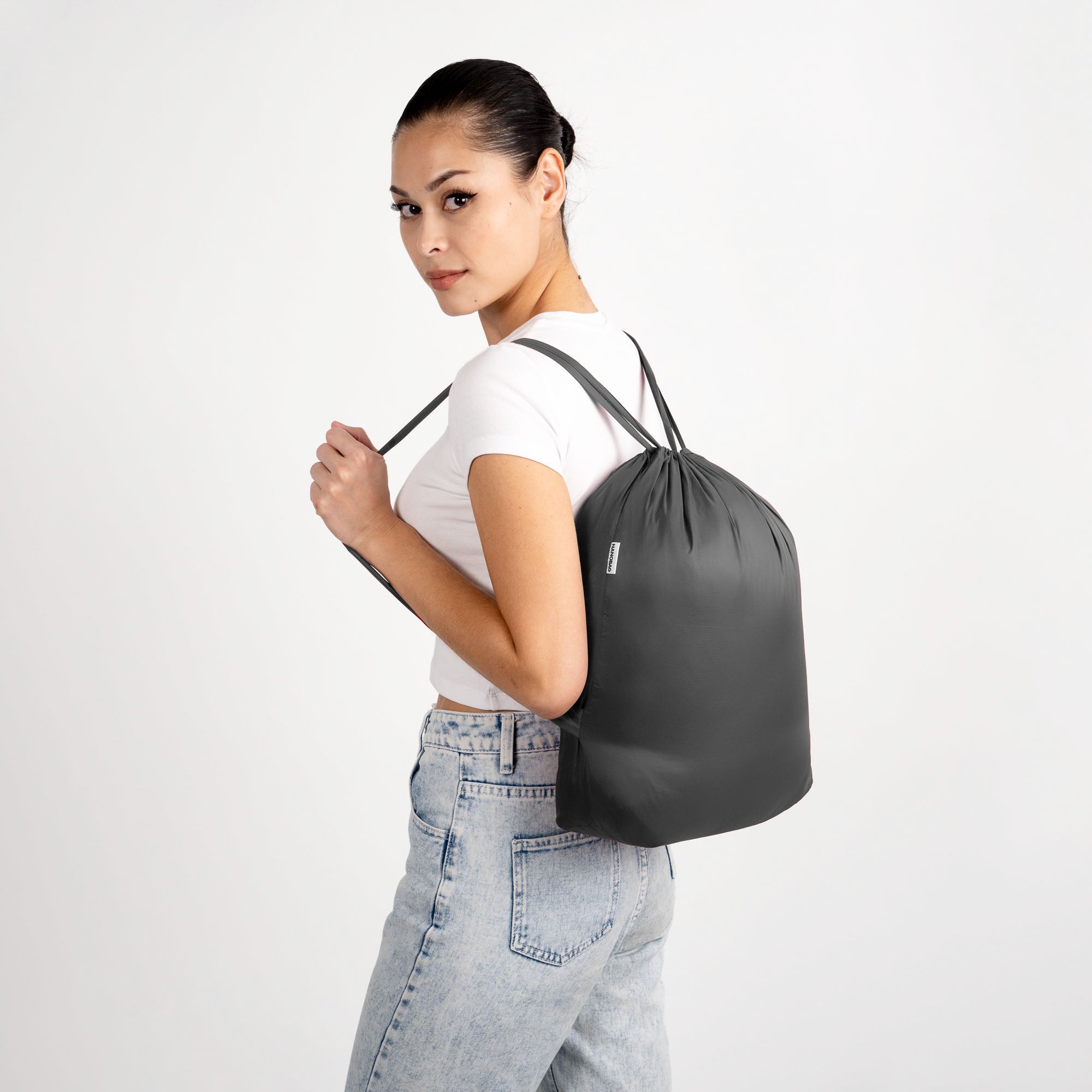 Girl with grey string nanobag