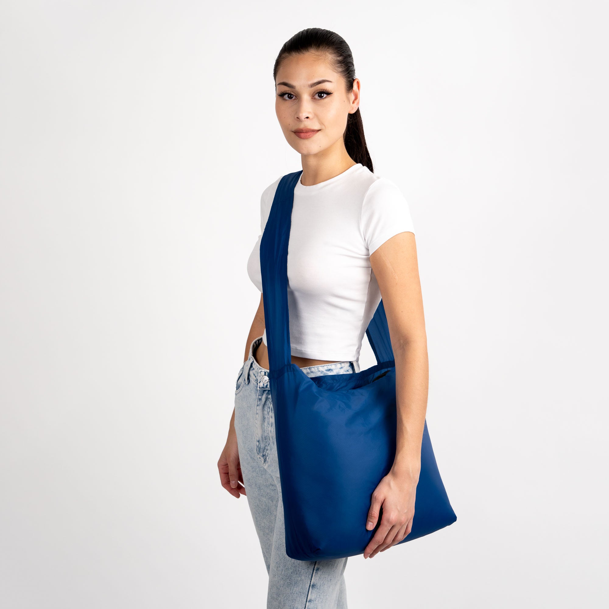 Girl with blue sling nanobag