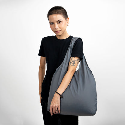 Woman with grey big shopping nanobag