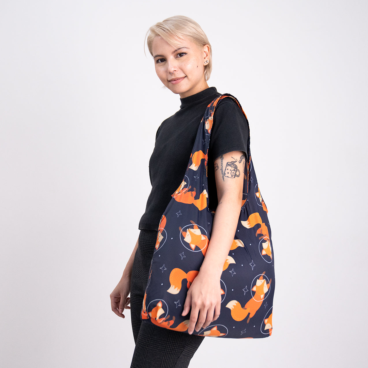 Woman with standard fox nanobag